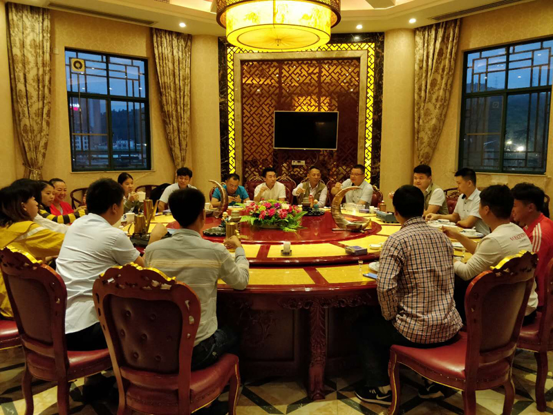 齊心協(xié)力，為公司的未來再創(chuàng)輝煌！