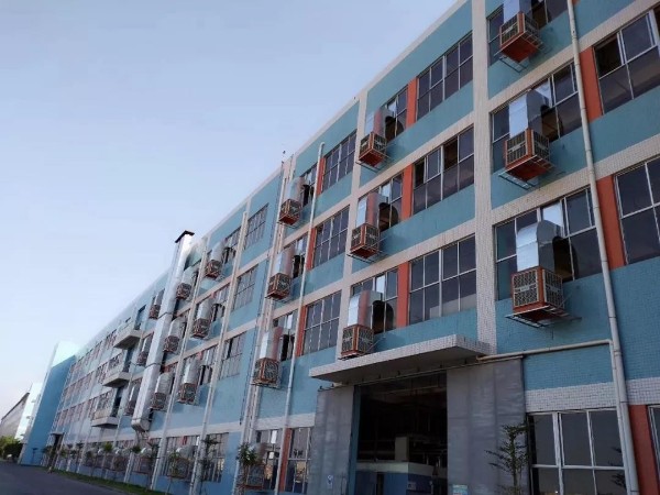 注塑廠降溫方案-潤東方環(huán)?？照{