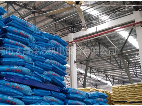高大空間通風(fēng)降溫一定要用工業(yè)大風(fēng)扇,用了才知道效果這么好！