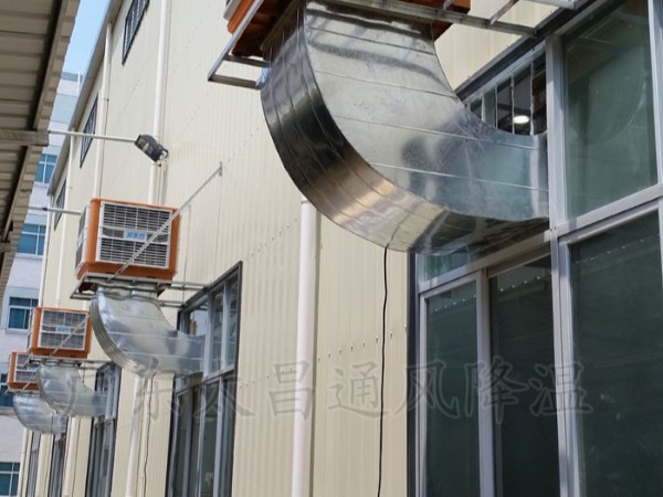 潤東方環(huán)?？照{(diào)又解決一家鋼結(jié)構(gòu)廠房高溫困擾